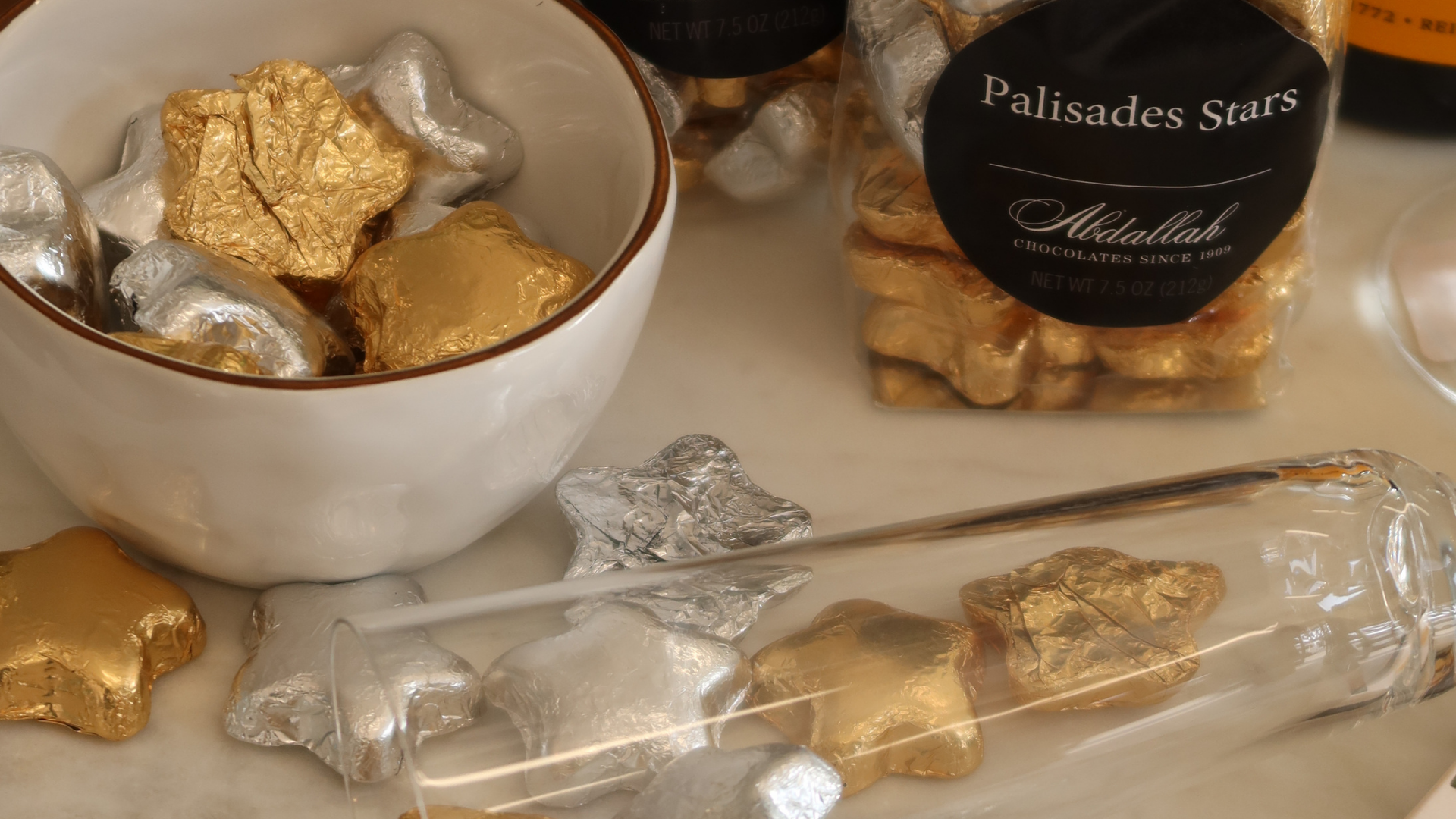 How to Host a New Year’s Party with Elegance