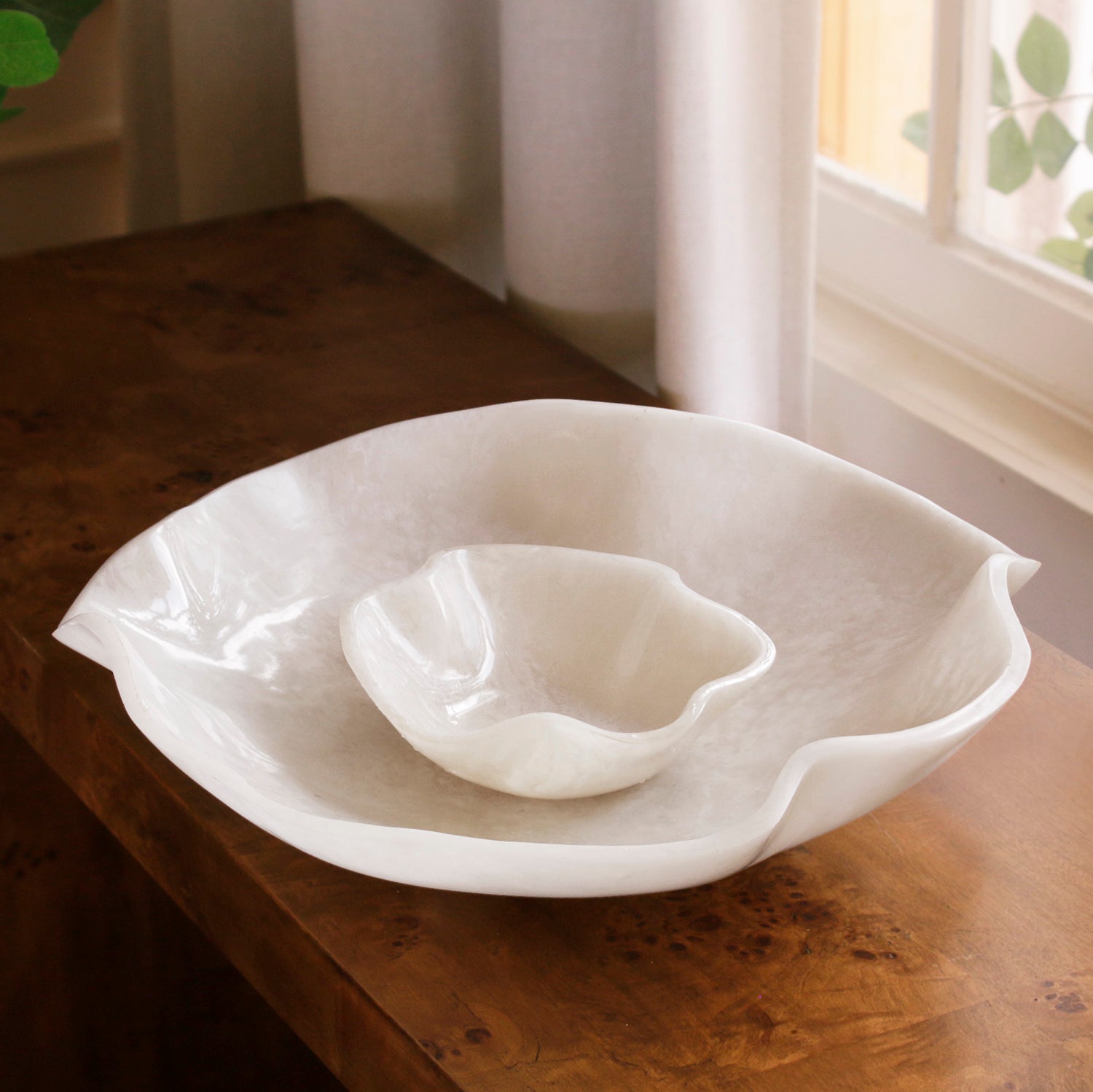Alabaster Bowl with Dip White Swirl