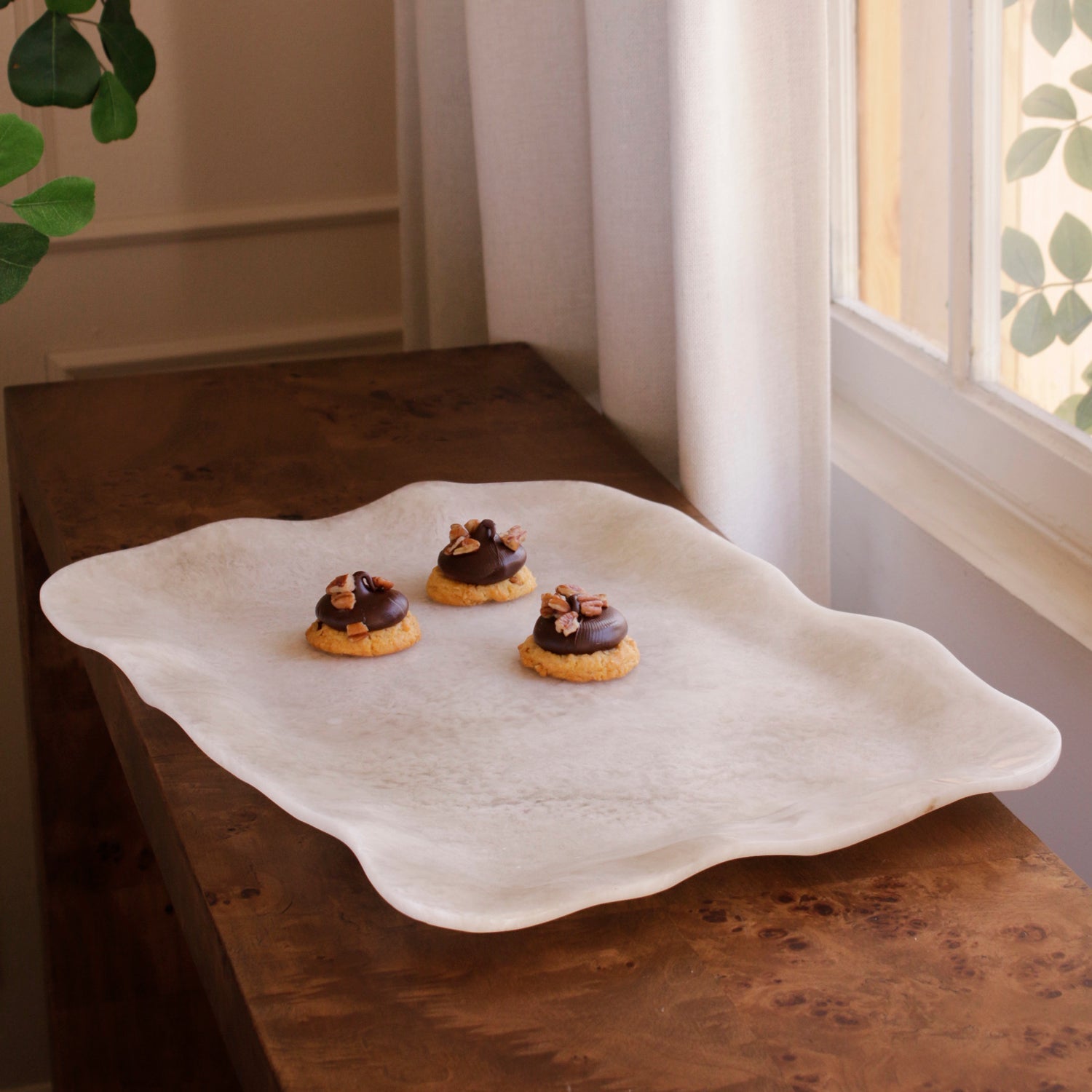 Alabaster Extra Large Rectangular Tray White Swirl