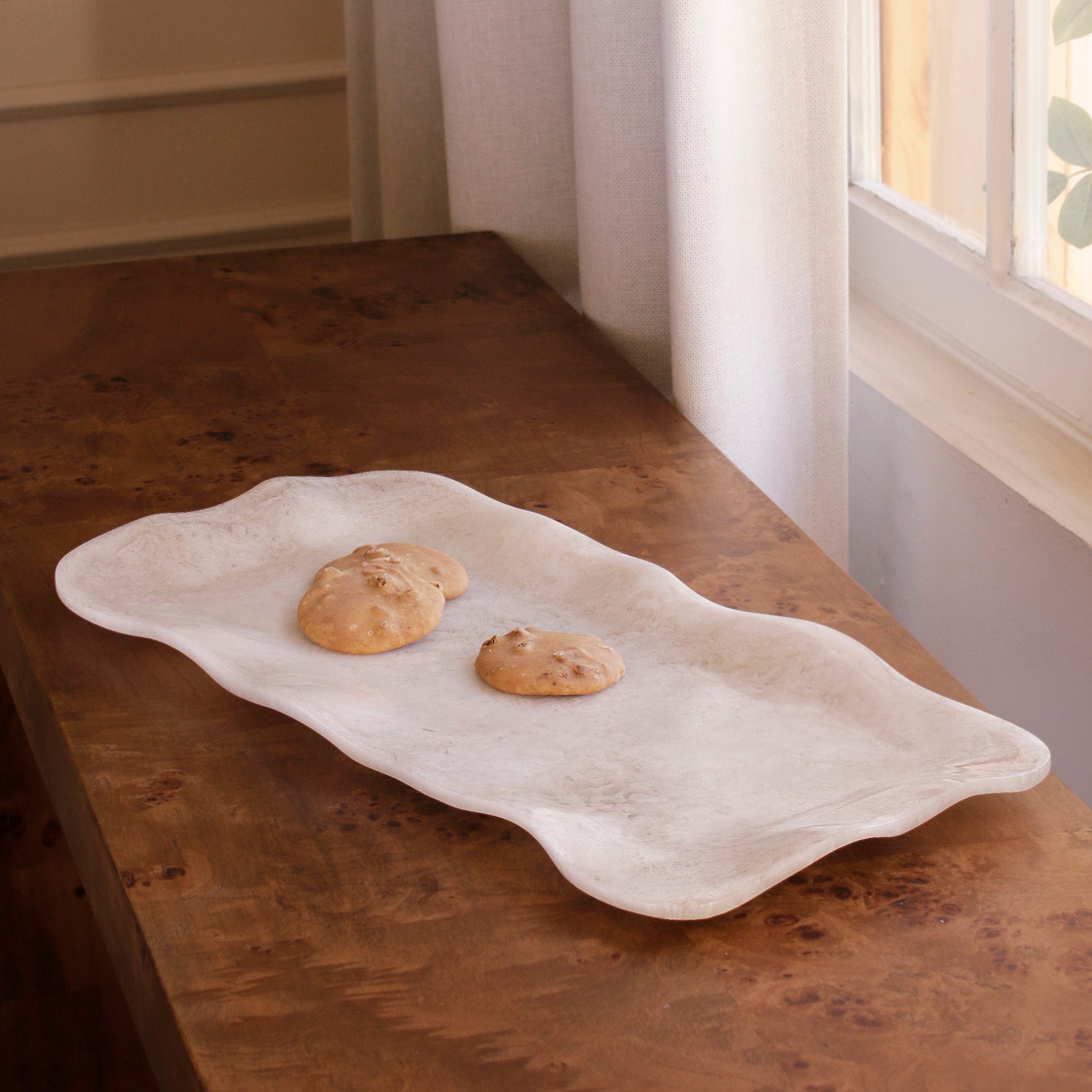 Alabaster Long Rectangle Tray White Swirl