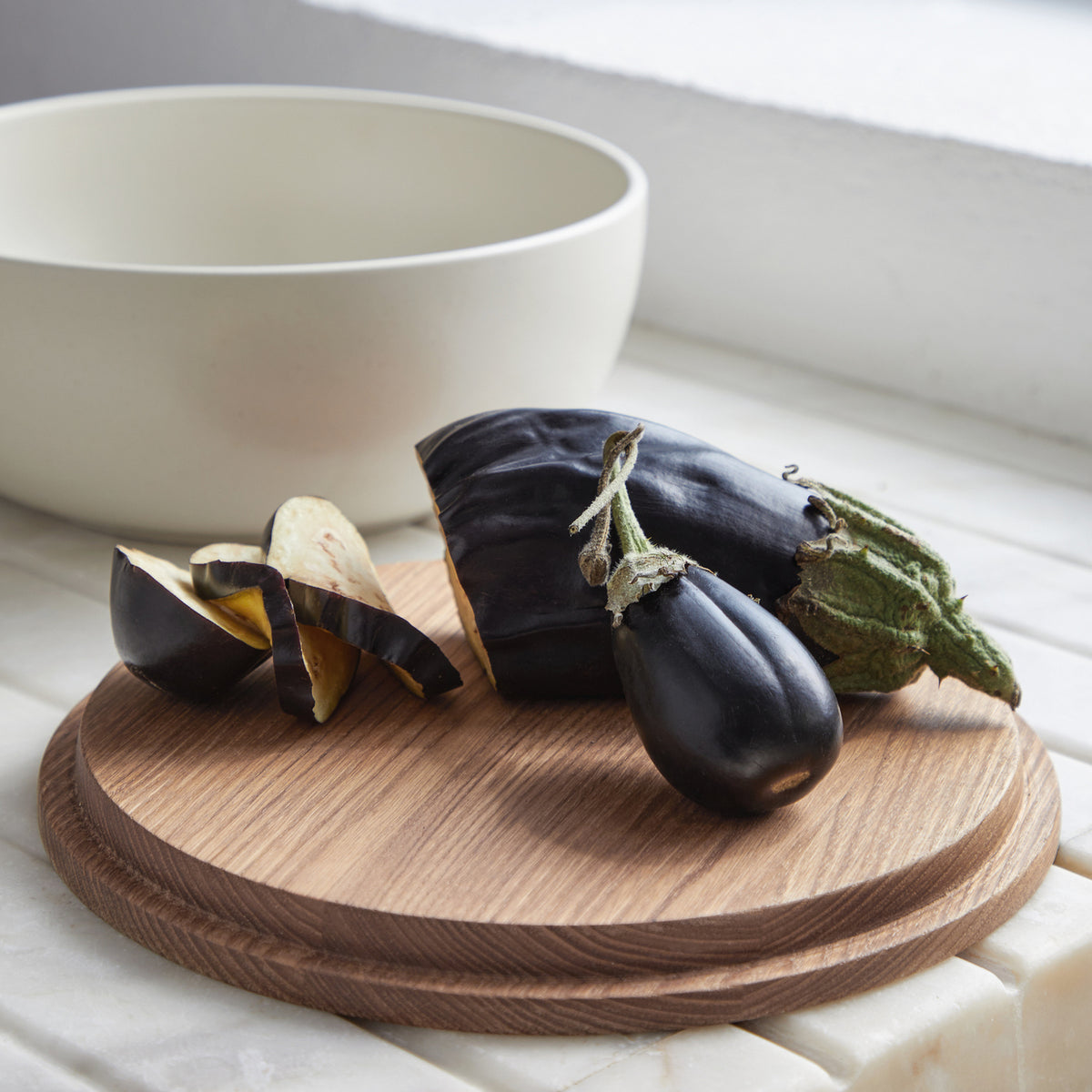 Pacifica Serving Bowl with Oak Wood Lid