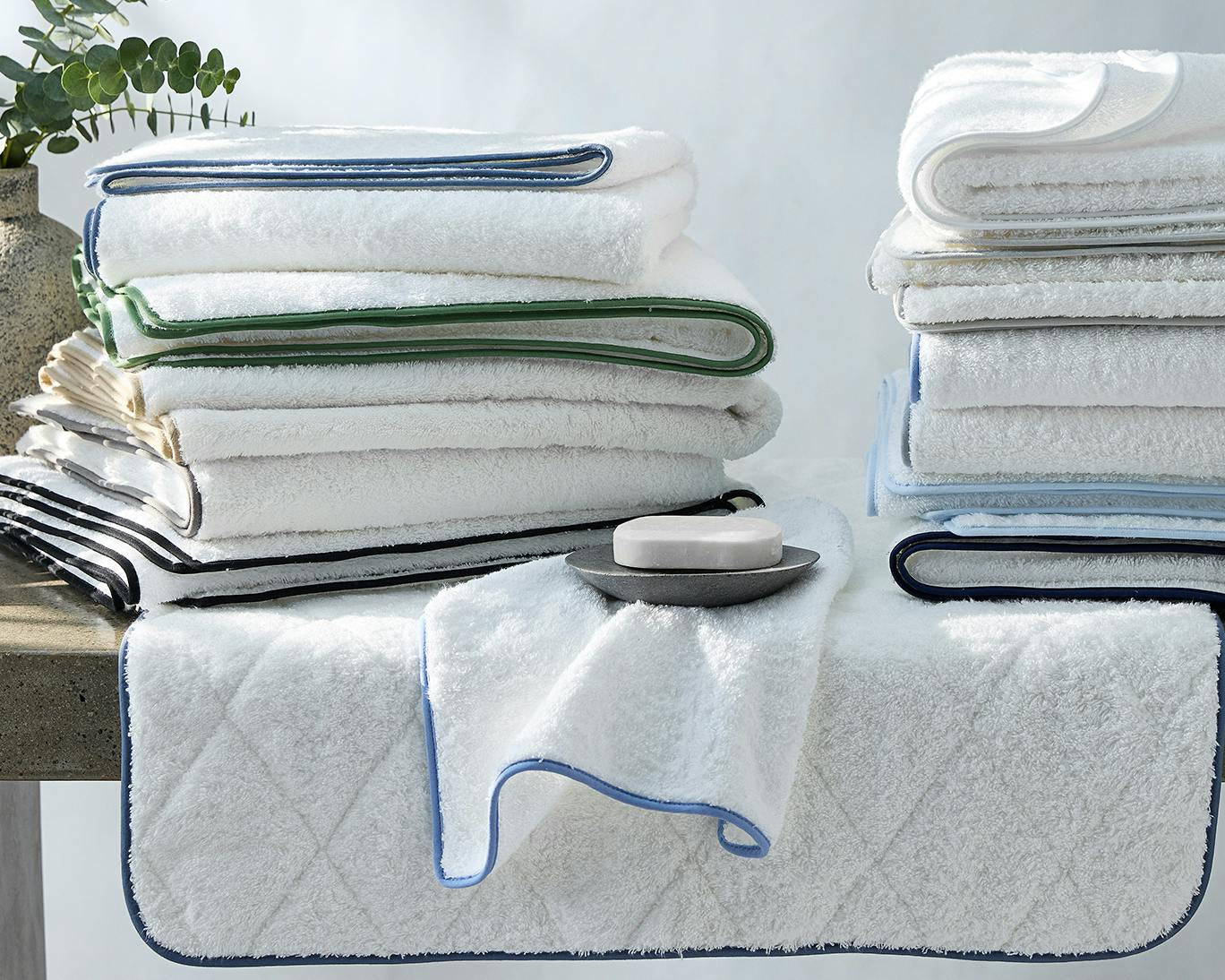 Matouk Cairo Trimmed Tub Mat