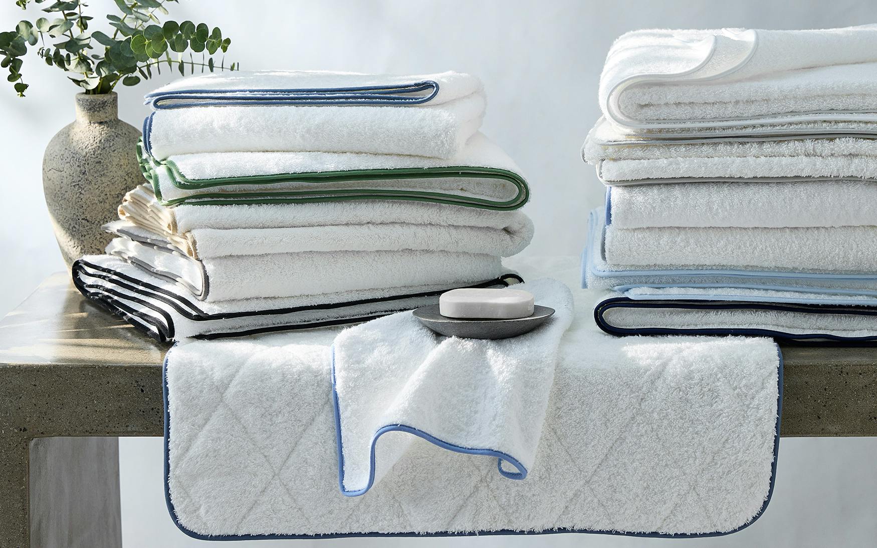 Matouk Cairo Trimmed Tub Mat