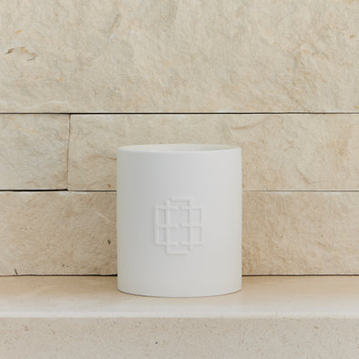 Elizabeth Lamont Signature Candle - IN NEW CERAMIC VESEL