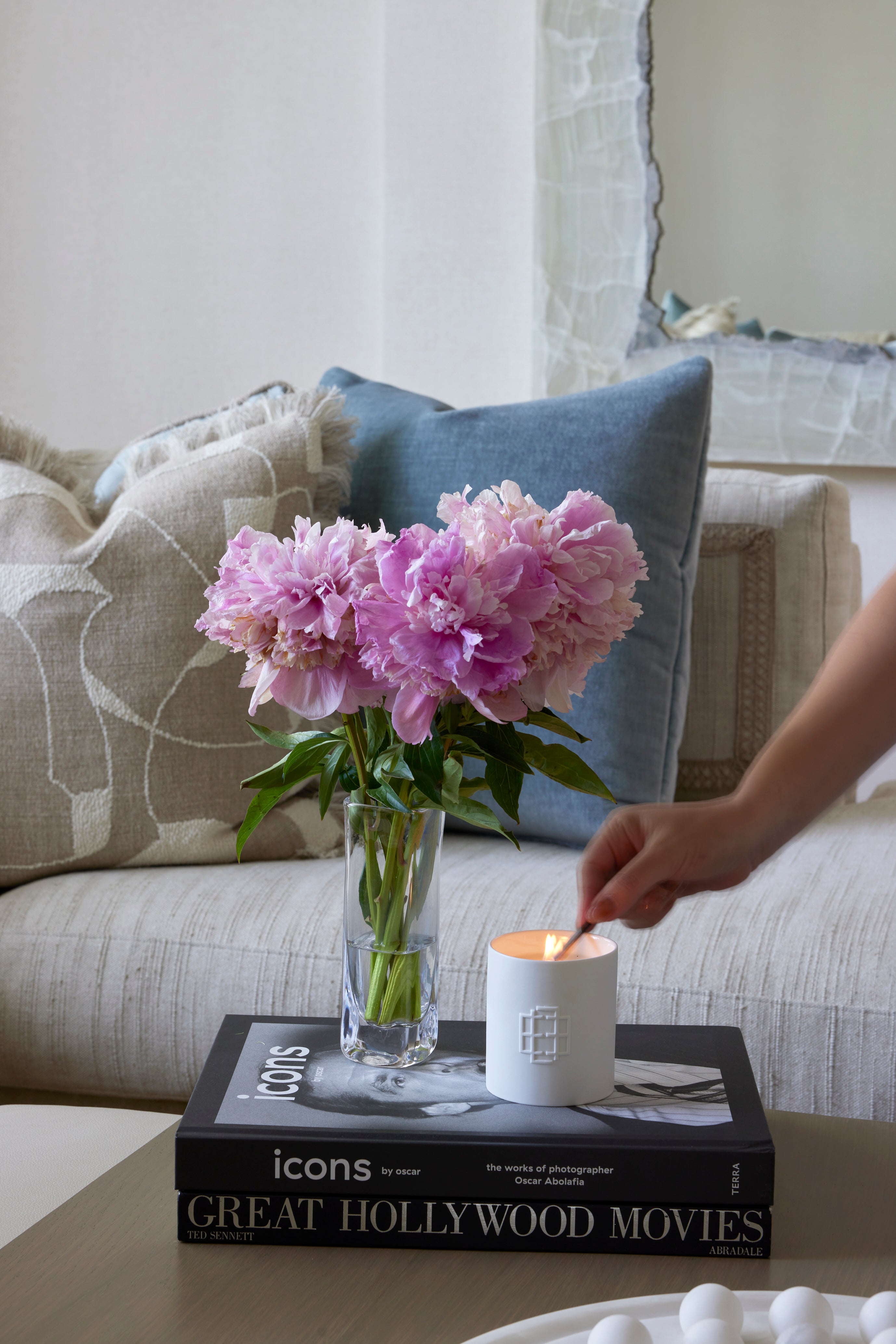 Elizabeth Lamont Signature Candle (CERAMIC VESSEL)