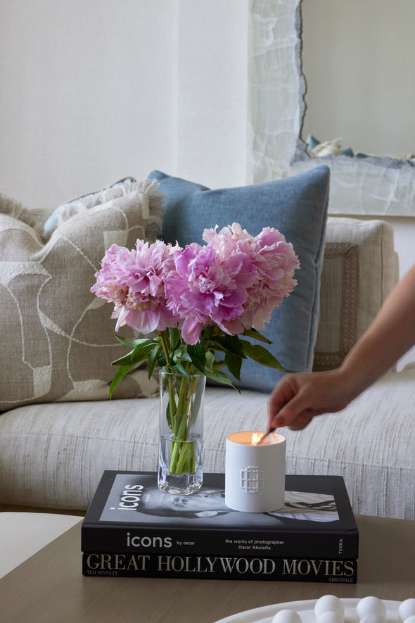 Elizabeth Lamont Signature Candle - IN NEW CERAMIC VESEL